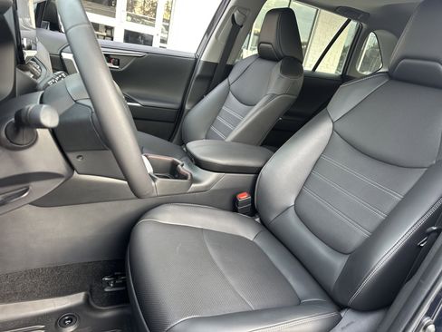 Used 2025 Toyota RAV4 Limited image 10