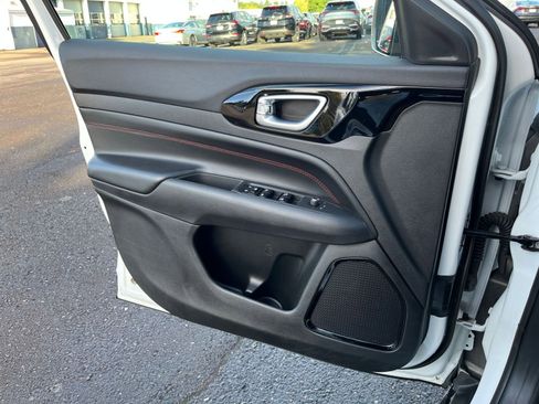 Used 2025 Jeep Compass Trailhawk image 22