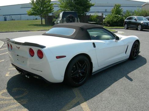 Used 2006 Chevrolet Corvette Convertible w/ Preferred Equipment Group RWD image 5