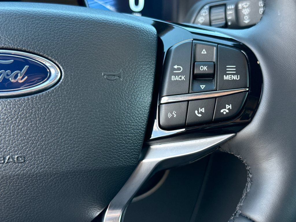 Used 2026 Ford Explorer Platinum RWD image 17