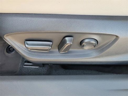 Used 2023 Toyota Camry XLE image 17