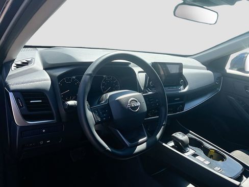 Used 2026 Nissan Rogue SV image 9