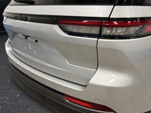 New 2026 Jeep Grand Cherokee Altitude image 33