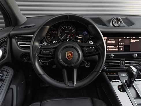 Certified 2025 Porsche Macan Turbo AWD/4WD image 18