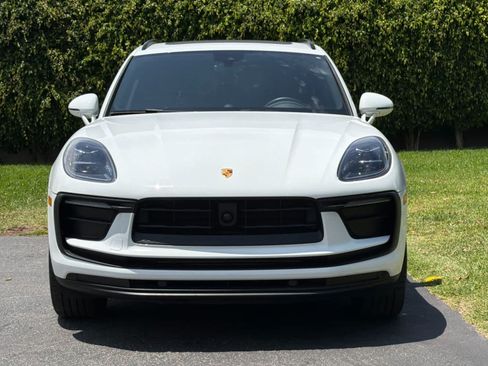 Certified 2023 Porsche Macan AWD/4WD image 11