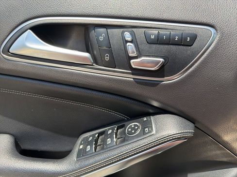 Used 2019 Mercedes-Benz GLA 250 4MATIC image 14