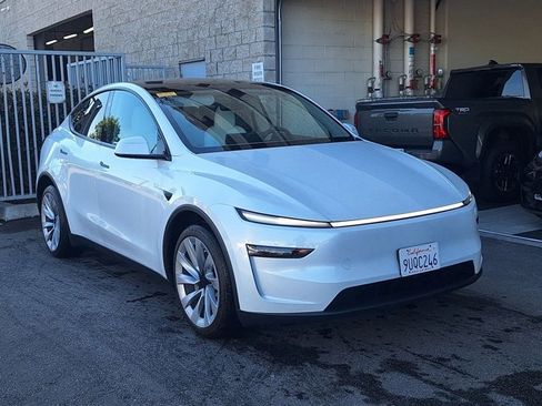 Used 2026 Tesla Model Y image 4