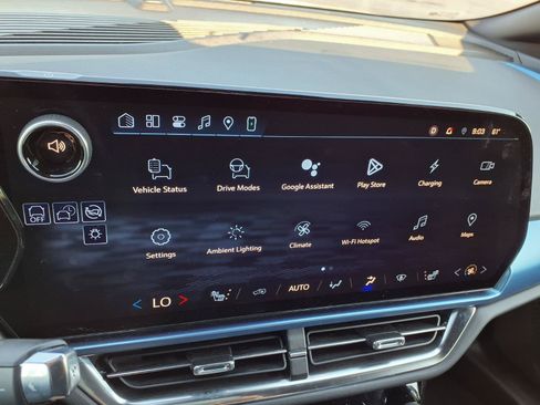 Used 2025 Chevrolet Equinox EV LT w/ Convenience Package FWD image 4