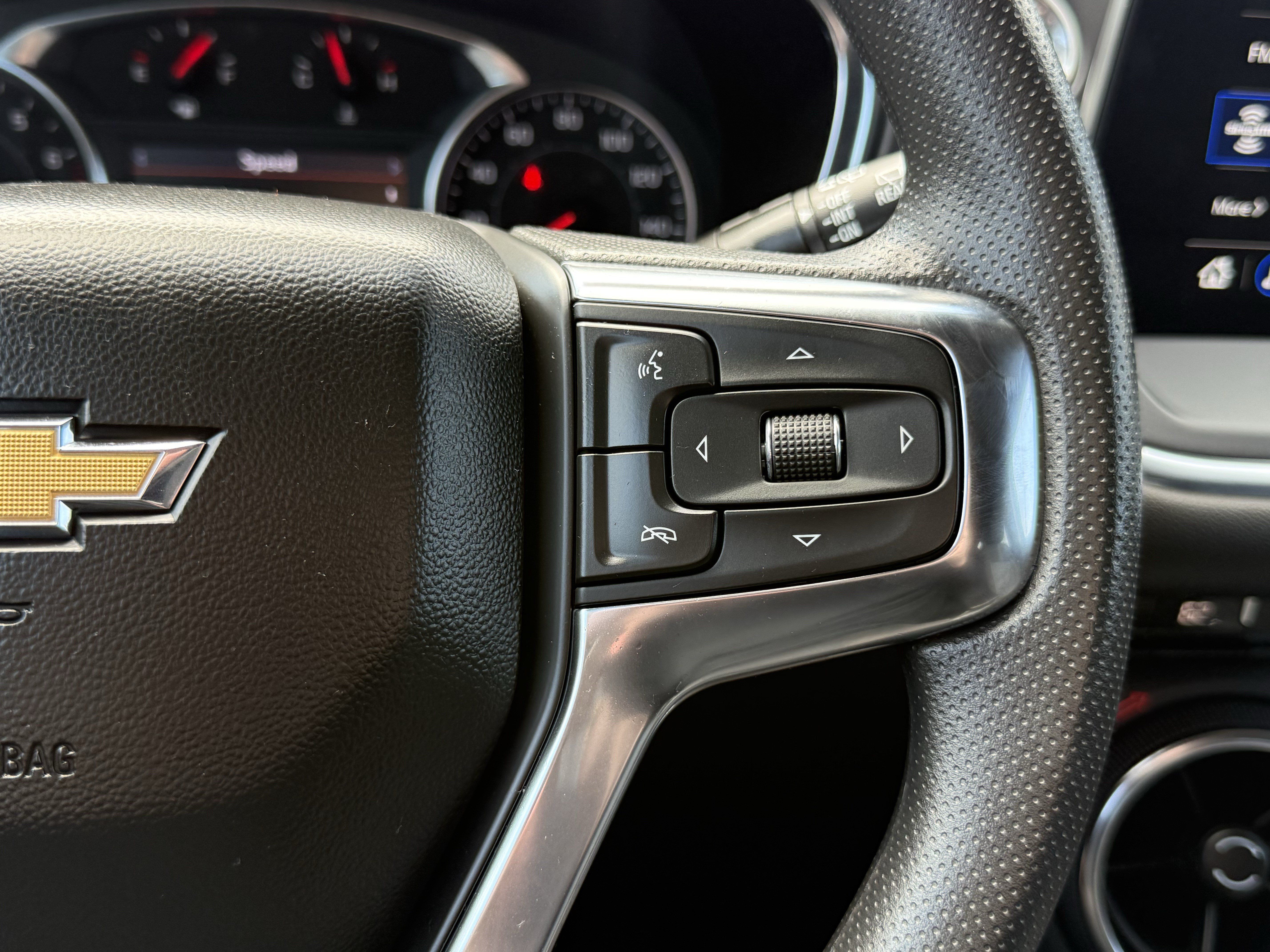 Used 2025 Chevrolet Blazer LT FWD image 17
