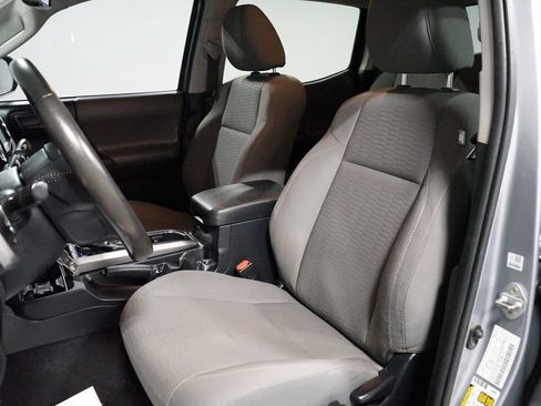 Used 2018 Toyota Tacoma SR5 AWD/4WD image 21