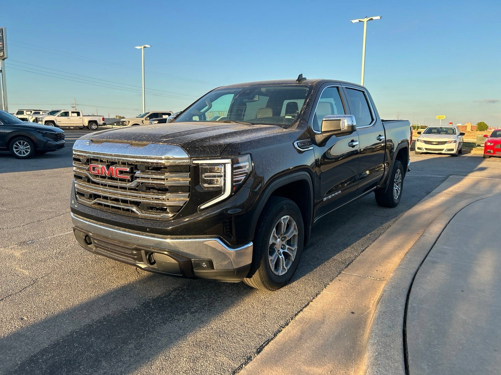Used 2025 GMC Sierra 1500 SLT RWD image 1