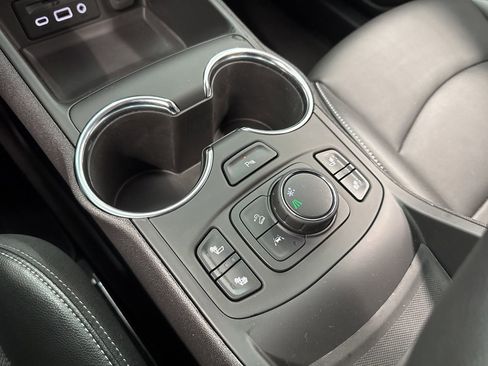 Used 2024 GMC Terrain SLT w/ Tech Package FWD image 30