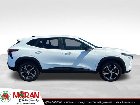 Certified 2024 Chevrolet Trax RS w/ Sunroof Package FWD image 7