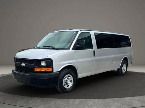 Used 2017 Chevrolet Express 3500 LS image 2