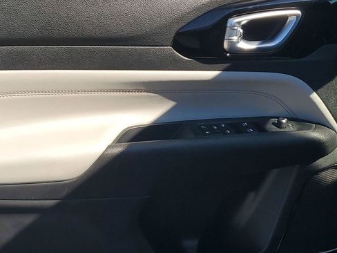 Used 2023 Jeep Compass Limited image 41