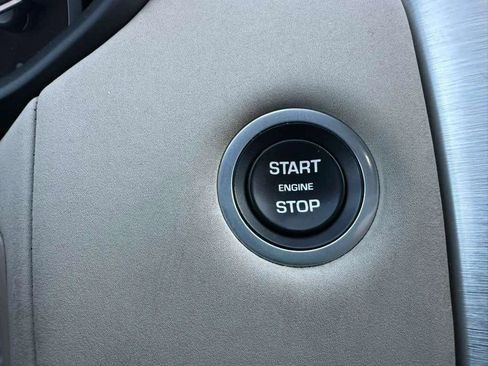 Used 2017 Land Rover Discovery HSE image 23