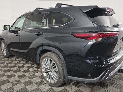 Used 2024 Toyota Highlander Platinum AWD/4WD image 6