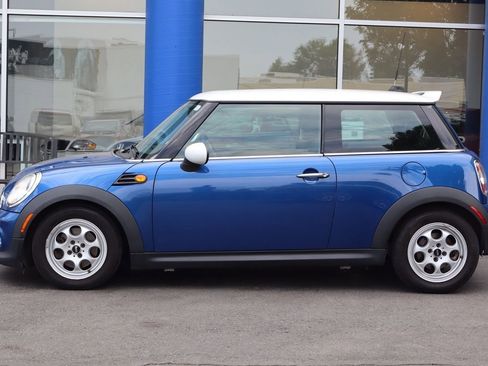 Used 2012 MINI Cooper Hardtop w/ Cold Weather Pkg image 2