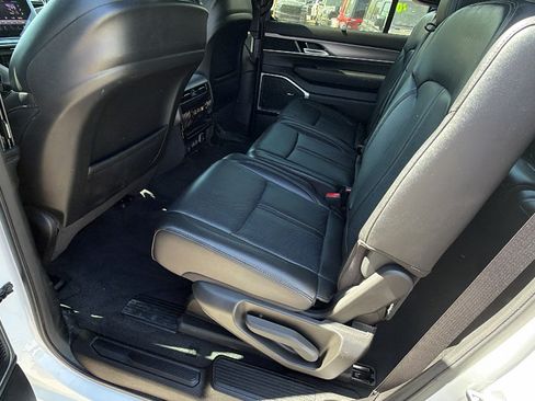 Certified 2025 Jeep Wagoneer 4WD w/ Convenience Group I image 24