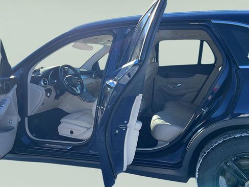 Used 2021 Mercedes-Benz GLC 300 4MATIC w/ Premium Package image 27