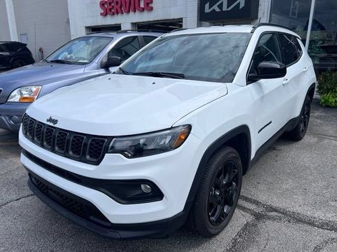 Used 2025 Jeep Compass Latitude w/ Altitude Special Edition AWD/4WD image 5