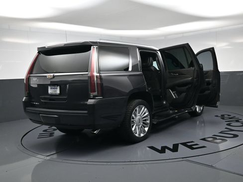 Used 2018 Cadillac Escalade Platinum AWD/4WD image 25
