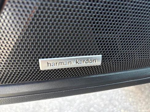 Used 2022 Subaru Outback Touring w/ Popular Package #2 image 16