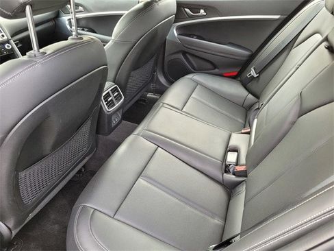 Used 2025 Genesis G70 2.5T image 12