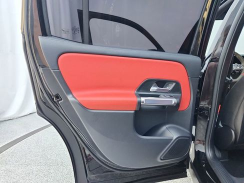 Used 2022 Mercedes-Benz GLB 35 AMG 4MATIC image 32