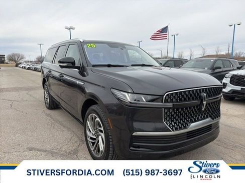 Certified 2025 Lincoln Navigator L Reserve image 1