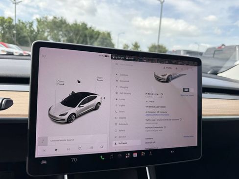 Used 2018 Tesla Model 3 Long Range RWD image 29