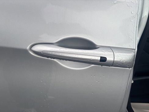 Used 2024 Chrysler Voyager LX image 18