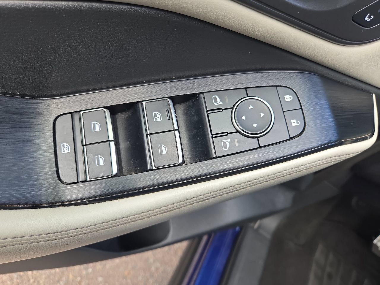 Used 2023 Nissan Rogue SL w/ SL Premium Package FWD image 28