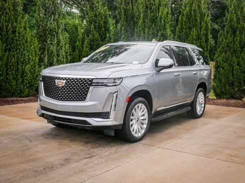 Used 2024 Cadillac Escalade Luxury AWD/4WD image 5
