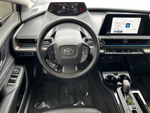 Used 2025 Toyota Prius XLE FWD image 18