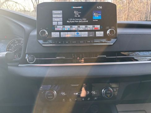 Used 2024 Mitsubishi Outlander SE image 14