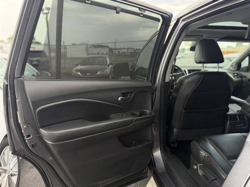 Used 2016 Honda Pilot Touring image 23