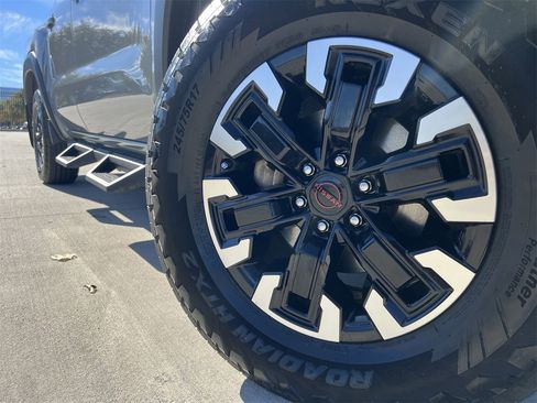 Used 2023 Nissan Frontier Pro-X w/ Pro Convenience Package image 9