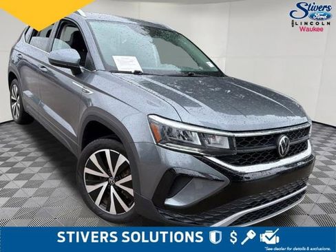 Used 2024 Volkswagen Taos SE FWD image 4