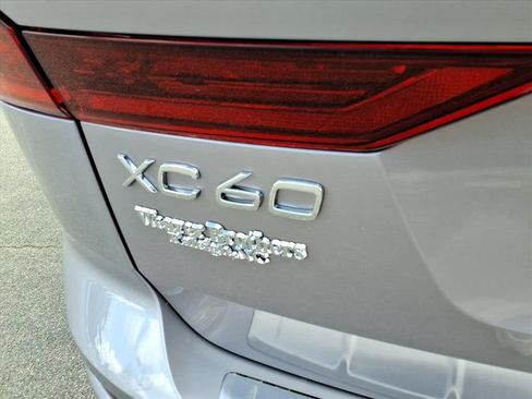 New 2026 Volvo XC60 B5 Ultra w/ Protection Package Premier AWD/4WD image 5