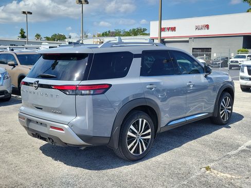 Certified 2025 Nissan Pathfinder Platinum w/ Cargo Package FWD image 4