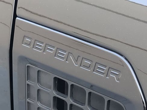 Used 2025 Land Rover Defender 110 S image 13