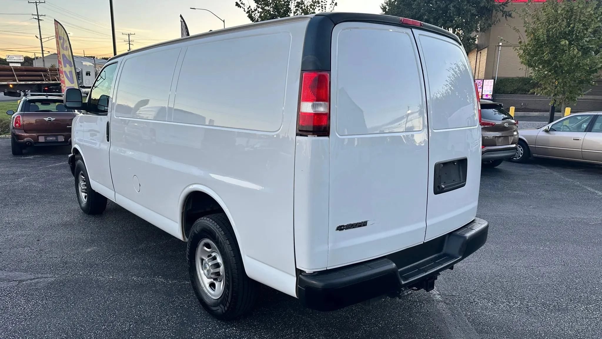 Used 2021 Chevrolet Express 2500 w/ Driver Convenience Package RWD image 11