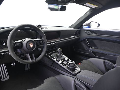 Certified 2025 Porsche 911 GT3 RWD image 4