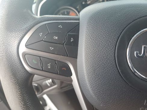 Used 2019 Jeep Cherokee Latitude w/ Popular Appearance Group AWD/4WD image 17