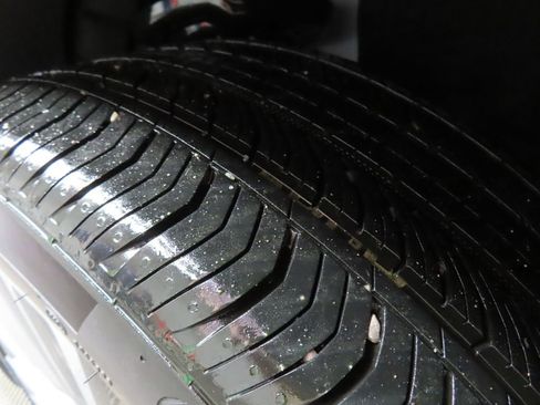 Used 2025 Cadillac XT4 Premium Luxury AWD/4WD image 9