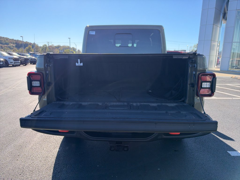 Used 2025 Jeep Gladiator Mojave AWD/4WD image 4
