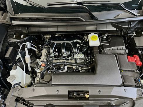 Used 2023 Nissan Pathfinder SV image 35