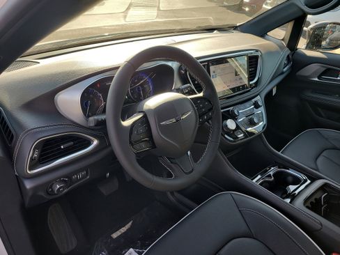 New 2026 Chrysler Pacifica Limited w/ S Appearance Package image 17