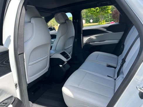 Used 2024 Cadillac Lyriq Luxury AWD/4WD image 41